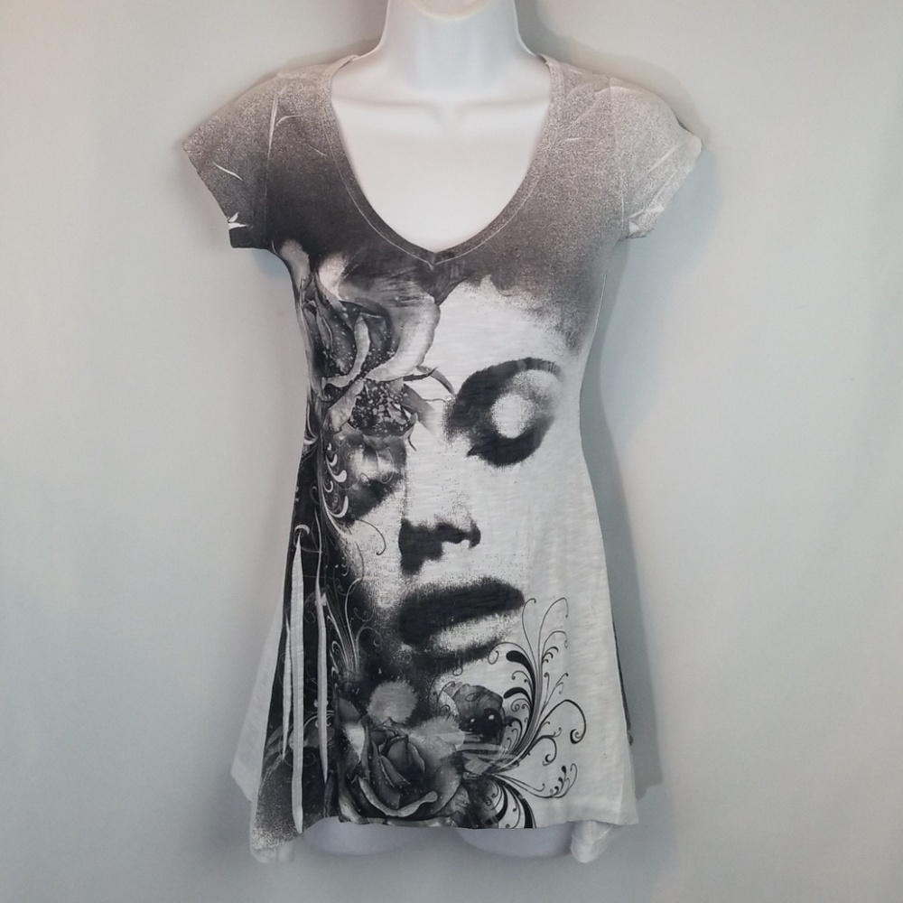 ⭐️ 5/$25 Joyce Leslie Print Top